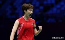 足球比赛精彩纷呈，中国女队夺得压倒性胜利